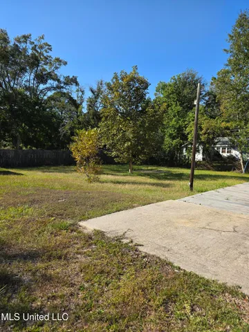 $1,700 | 463 Oak Grove Avenue, Gulfport, MS 39507