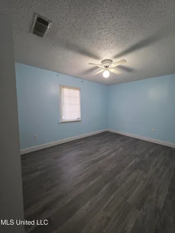 $1,700 | 463 Oak Grove Avenue, Gulfport, MS 39507