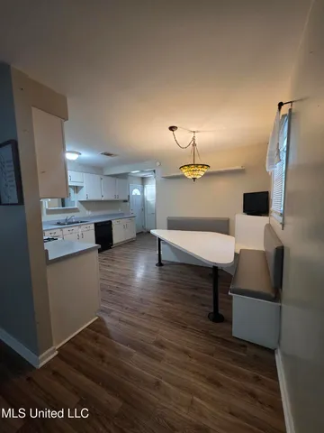 $1,700 | 463 Oak Grove Avenue, Gulfport, MS 39507