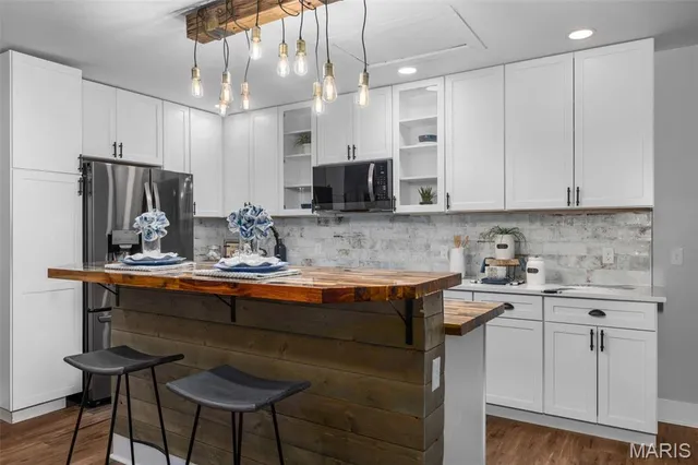 $449,000 | 1655 Valley Park Road, Fenton, MO 63026