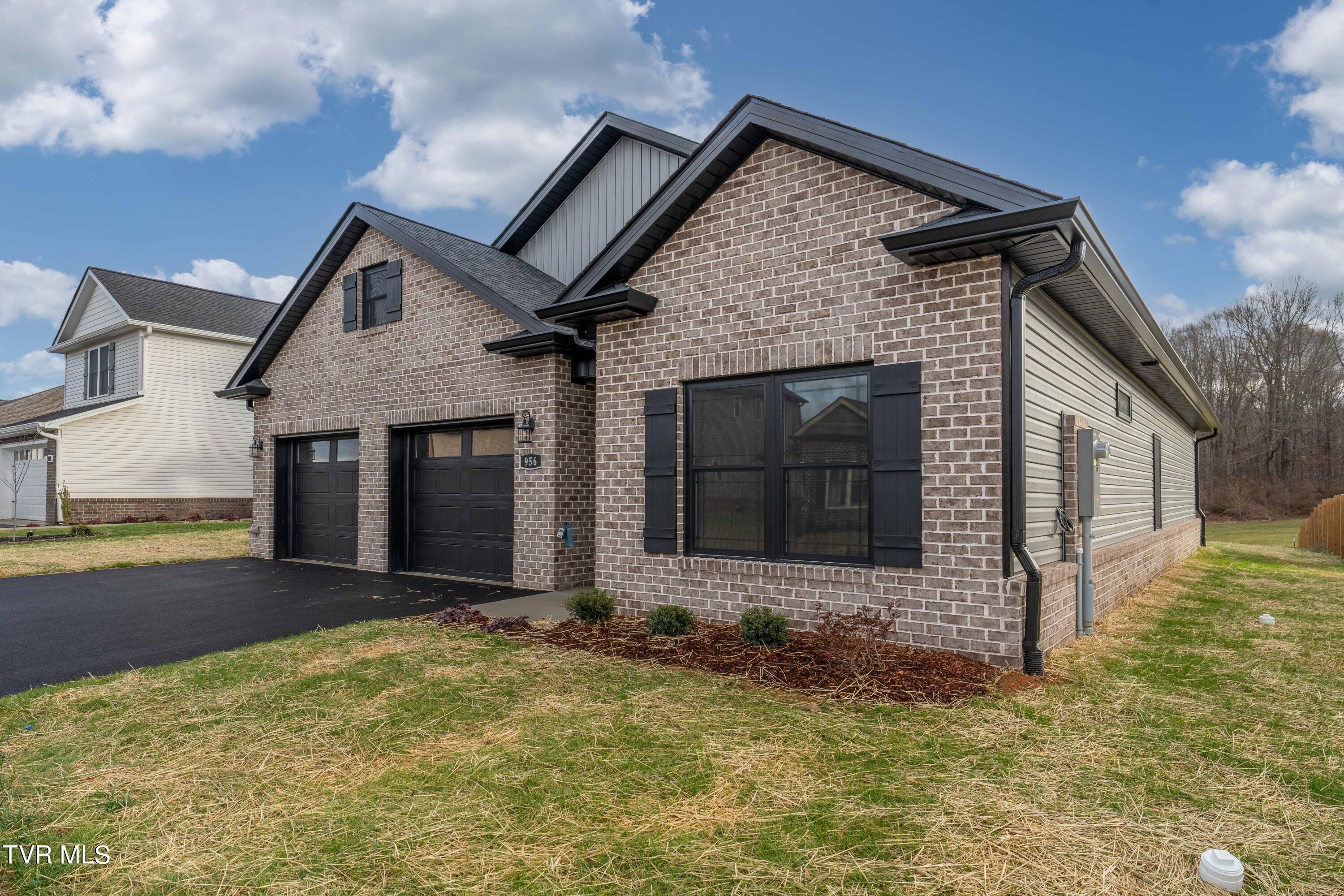 956 Riddle Ridge Jonesborough, TN 37659 - Photo 4 of 42 956 Riddle Ridge (2 of 44)