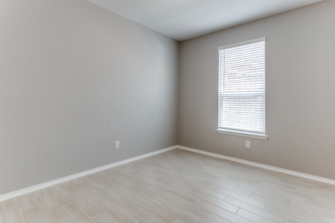 1100 Desaix Drive Georgetown, TX 78628 - Photo 20 of 25 an empty room with a window
