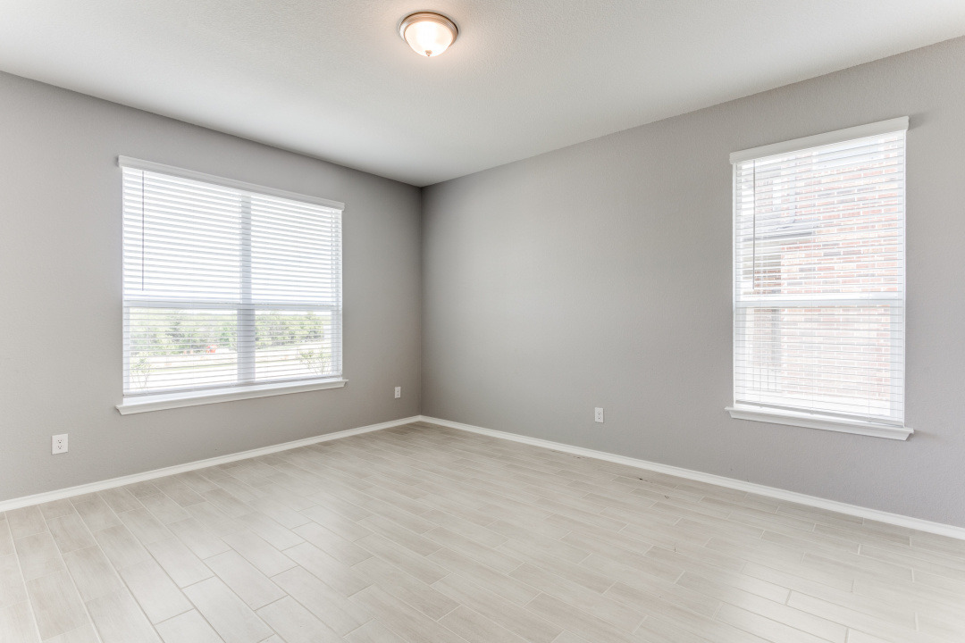 1100 Desaix Drive Georgetown, TX 78628 - Photo 21 of 25 an empty room with a window