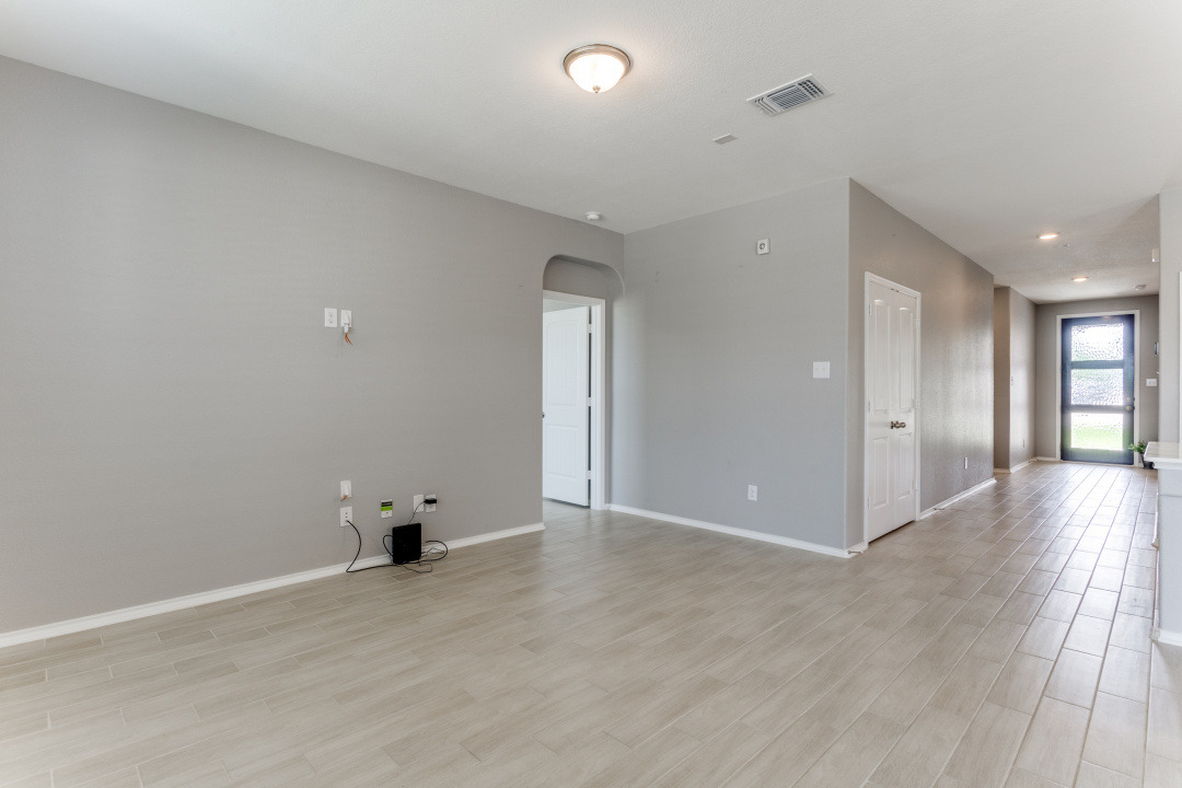 1100 Desaix Drive Georgetown, TX 78628 - Photo 3 of 25 a view of an empty room and window