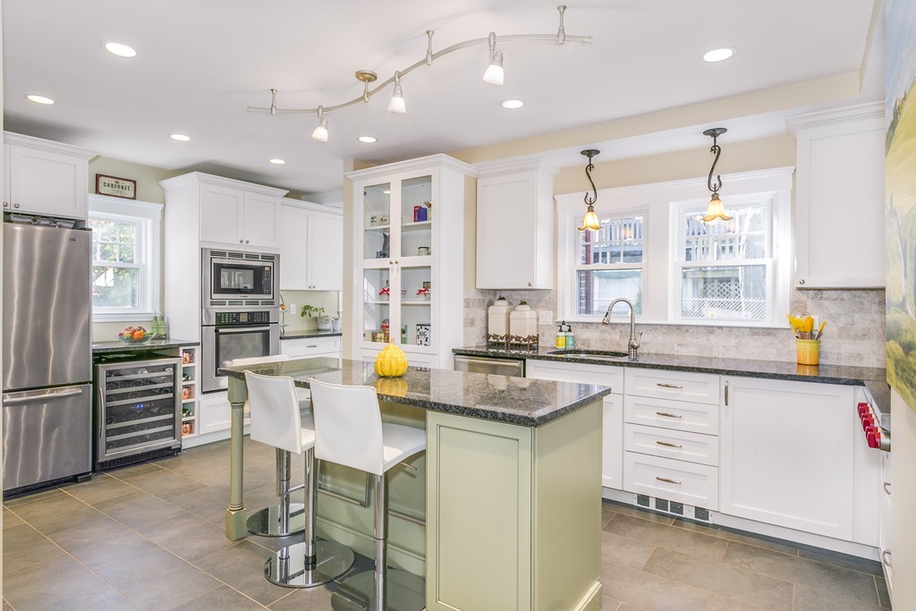 58 Rockridge Road Waltham, MA 02453 - Photo 4 of 14 Gallery Image 4