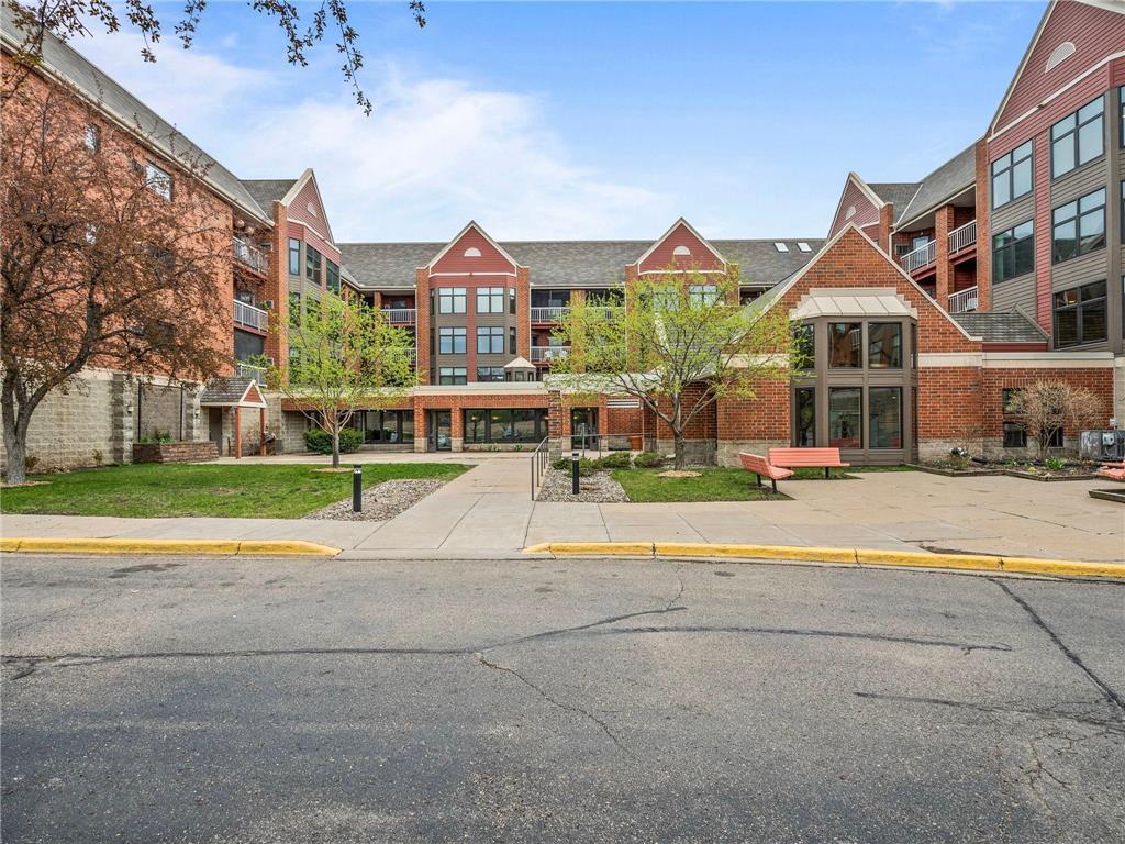 500 County B Road West, Unit 113 Roseville, MN 55113 - Photo 1 of 14 Gallery Image 1