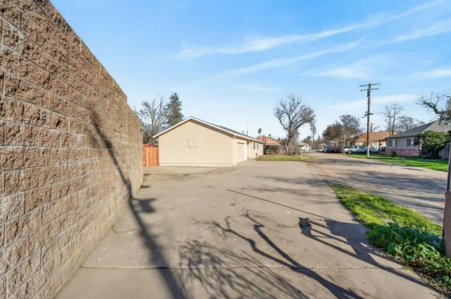 $498,000 | 3807 32nd Avenue, Sacramento, CA 95824