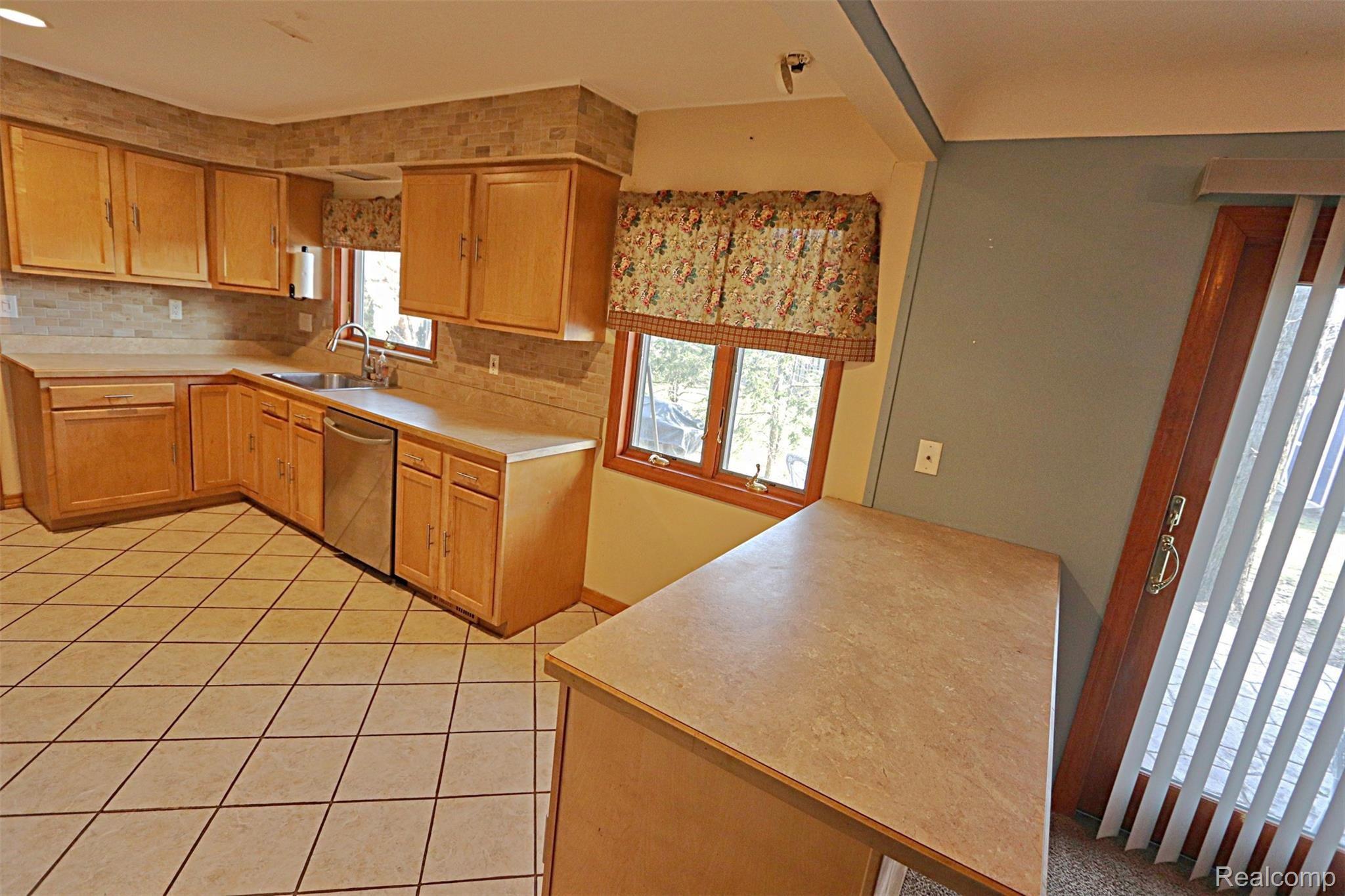 21419 Meridian Road Grosse Ile, MI 48138 - Photo 28 of 41 IMG_4788_InPixio.jpg