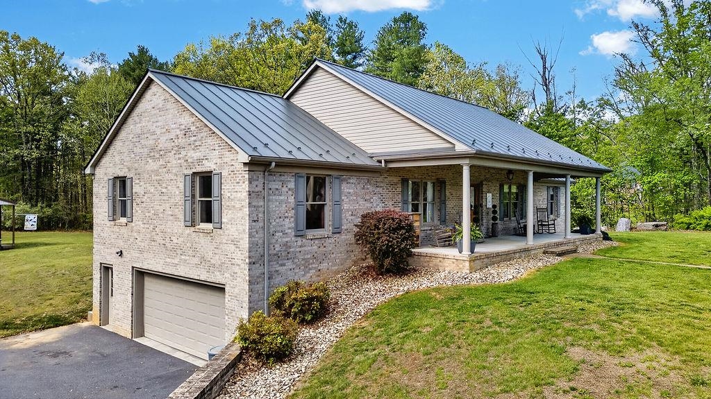 576 Vinegar Hill Road Churchville, VA 24421 - Photo 2 of 53 Gallery Image 2