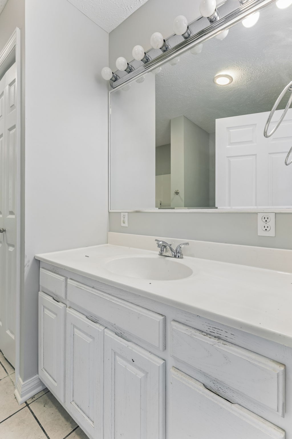 831 Defeated Creek Road Centerville, TN 37033 - Photo 11 of 26 a bathroom with a sink and vanity