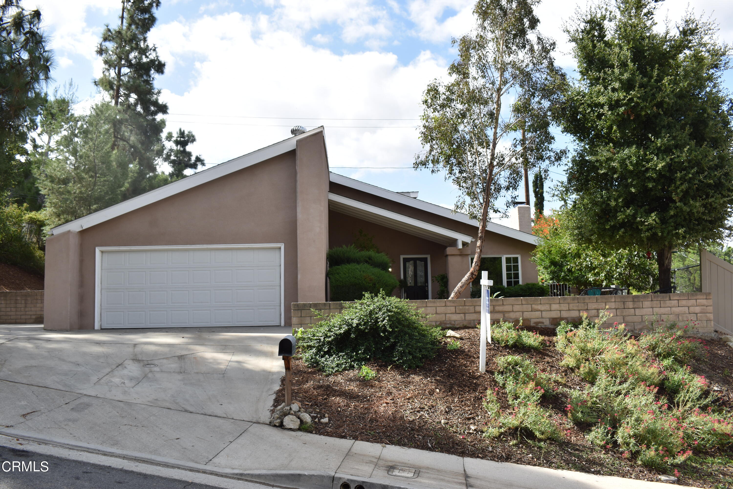 a front view of house with garage and yard