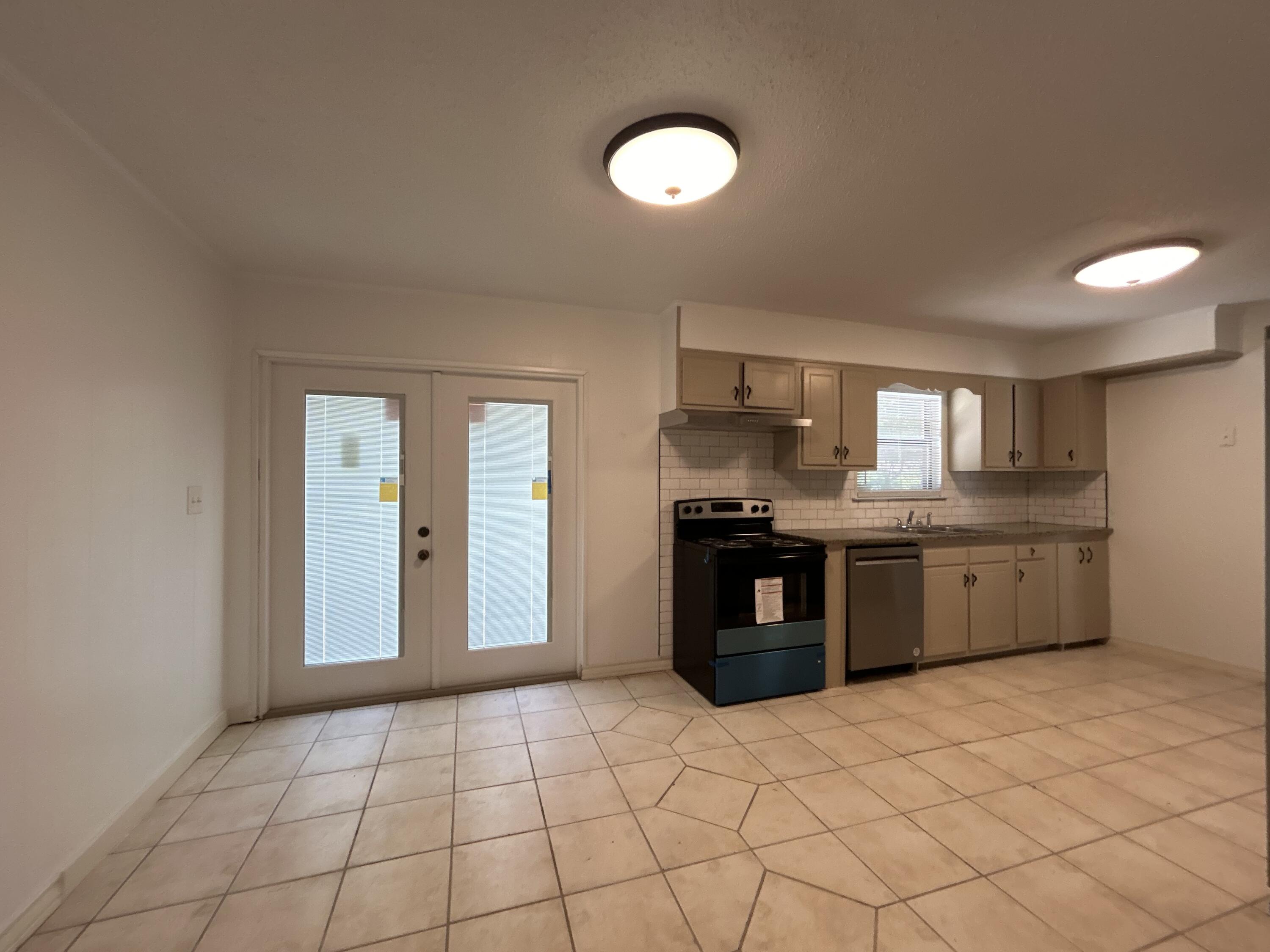 107 Lea Place Crestview, FL 32539 - Photo 6 of 18 107 lea din.kitch