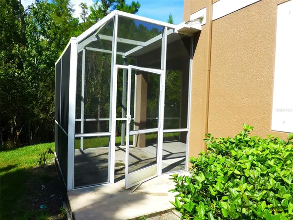 a view of a house with backyard and porch