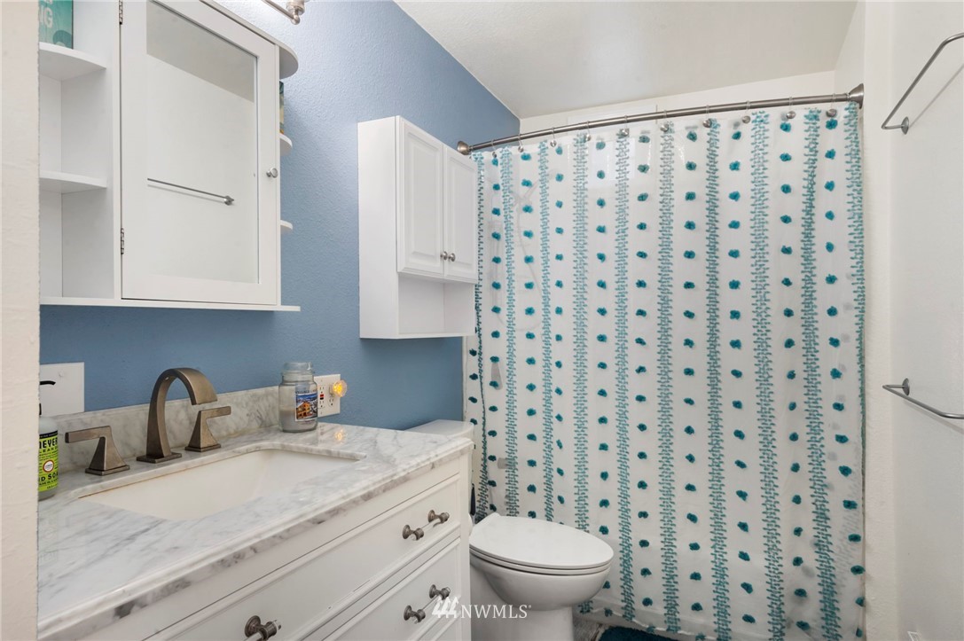 2328 McGregor Road Southeast Port Orchard, WA 98366 - Photo 8 of 22 Gallery Image 8