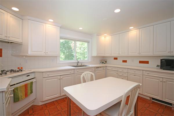 16 Arrowhead Road Weston, MA 02493 - Photo 4 of 10