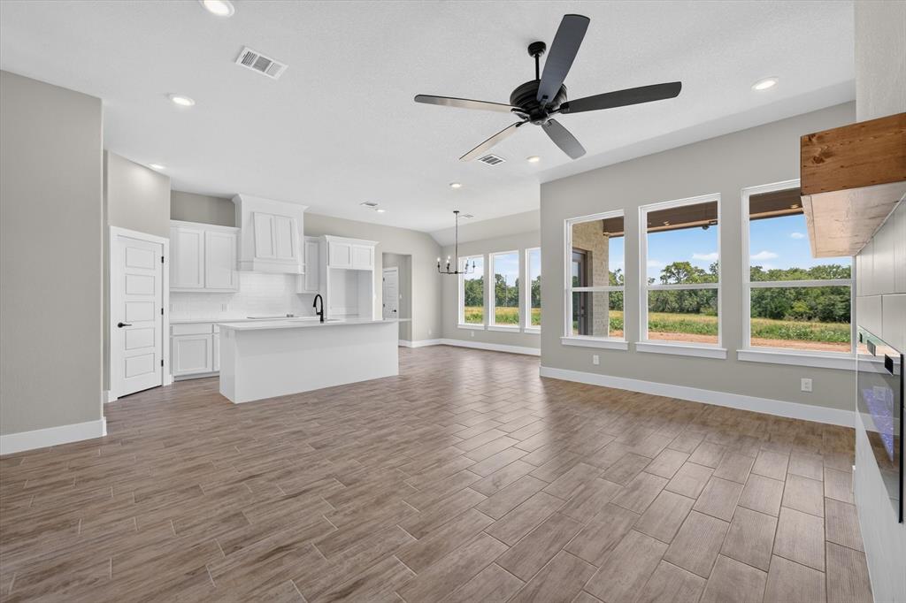 1026 Colt Road Springtown, TX 76082 - Photo 6 of 40 Gallery Image 6