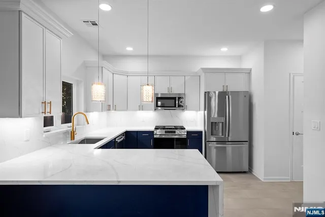 $625,000 | 410 Morris Place, Roselle, NJ 07203