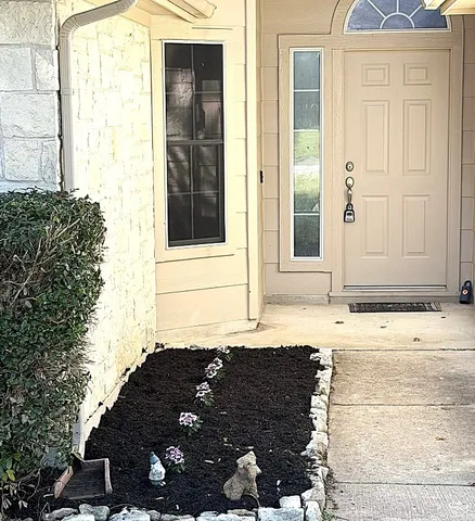 $1,895 | 307 Lakemont Drive, Hutto, TX 78634