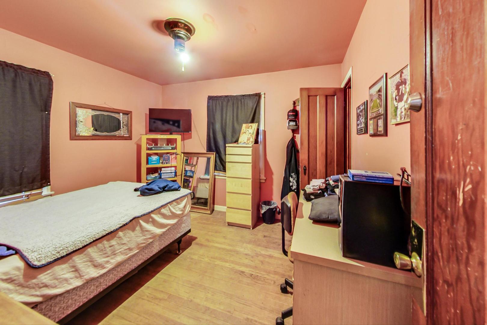 15545 Ridgeway Avenue Markham, IL 60428 - Photo 12 of 28 a bed room with a bed and a television