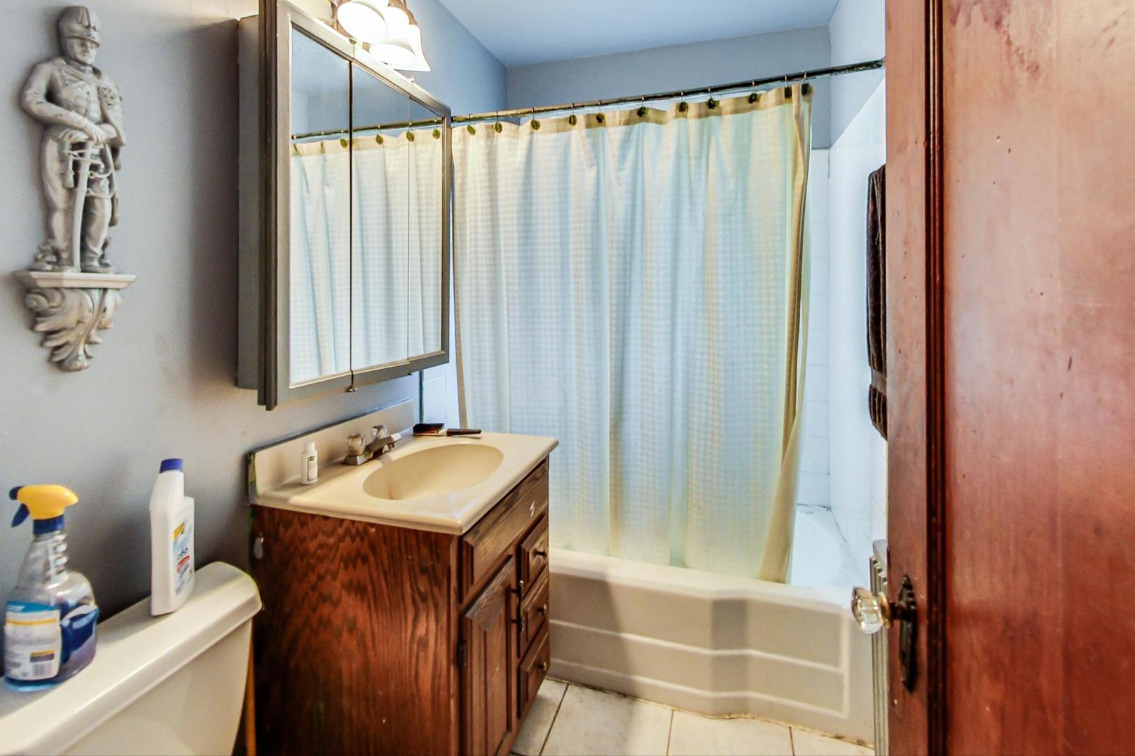 15545 Ridgeway Avenue Markham, IL 60428 - Photo 15 of 28 a bathroom with a sink and a toilet