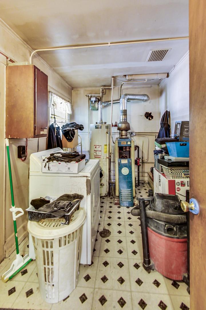15545 Ridgeway Avenue Markham, IL 60428 - Photo 16 of 28 a kitchen with a sink stove and cabinets