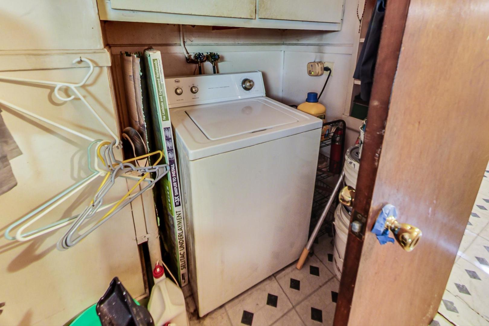 15545 Ridgeway Avenue Markham, IL 60428 - Photo 17 of 28 a utility room with dryer and washer
