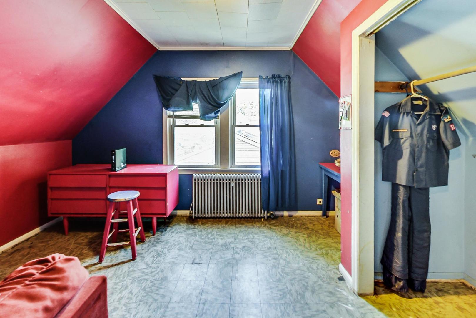 15545 Ridgeway Avenue Markham, IL 60428 - Photo 18 of 28 a view of a livingroom with furniture and a window