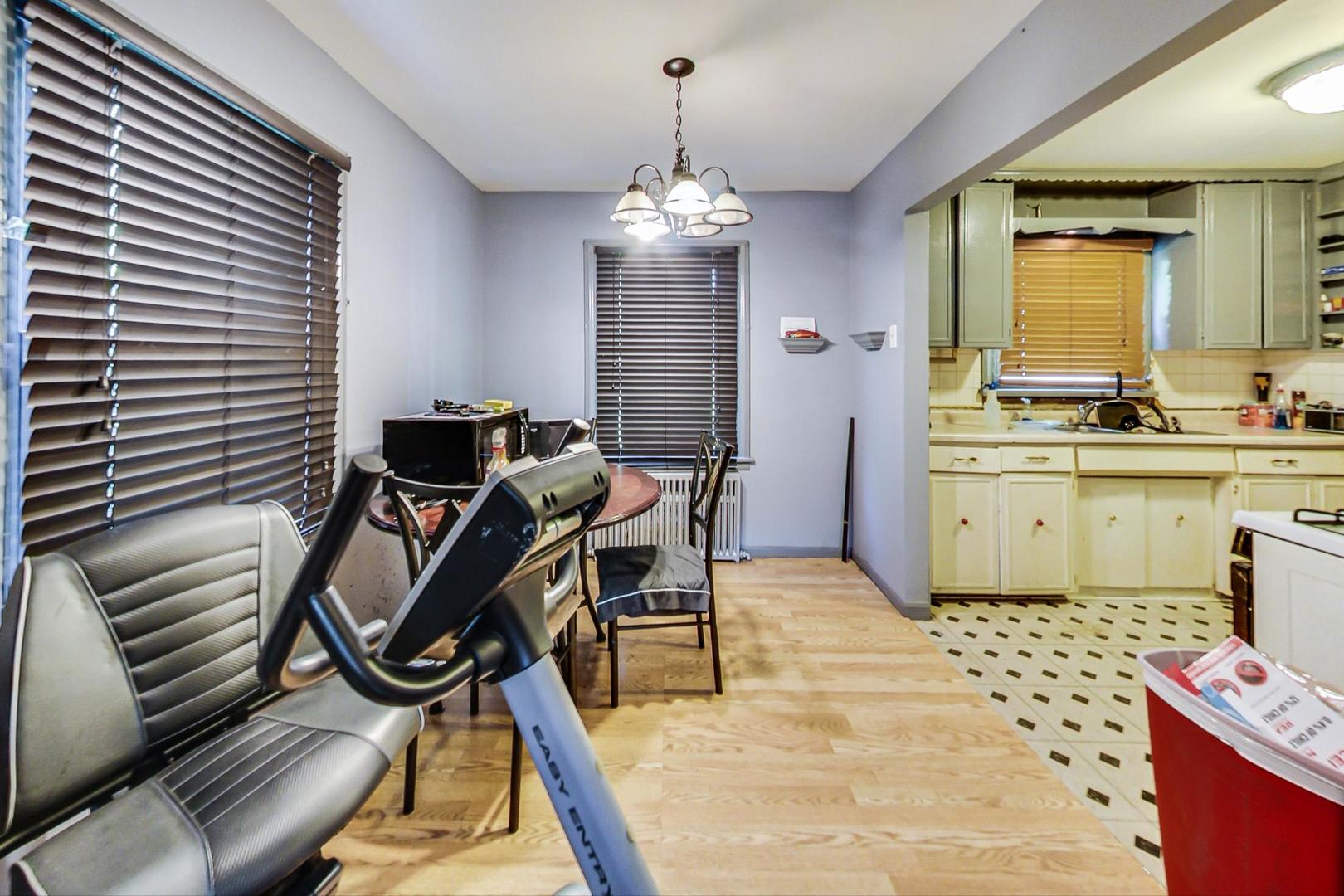 15545 Ridgeway Avenue Markham, IL 60428 - Photo 8 of 28 a workspace with furniture and window