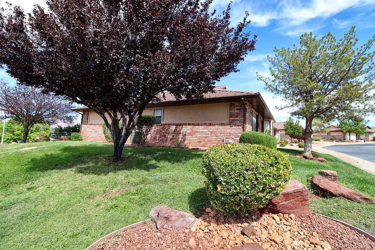 2398 Canterbury Road St. George, UT 84770 - Photo 21 of 27 Canterbury-Outside-Sideyard