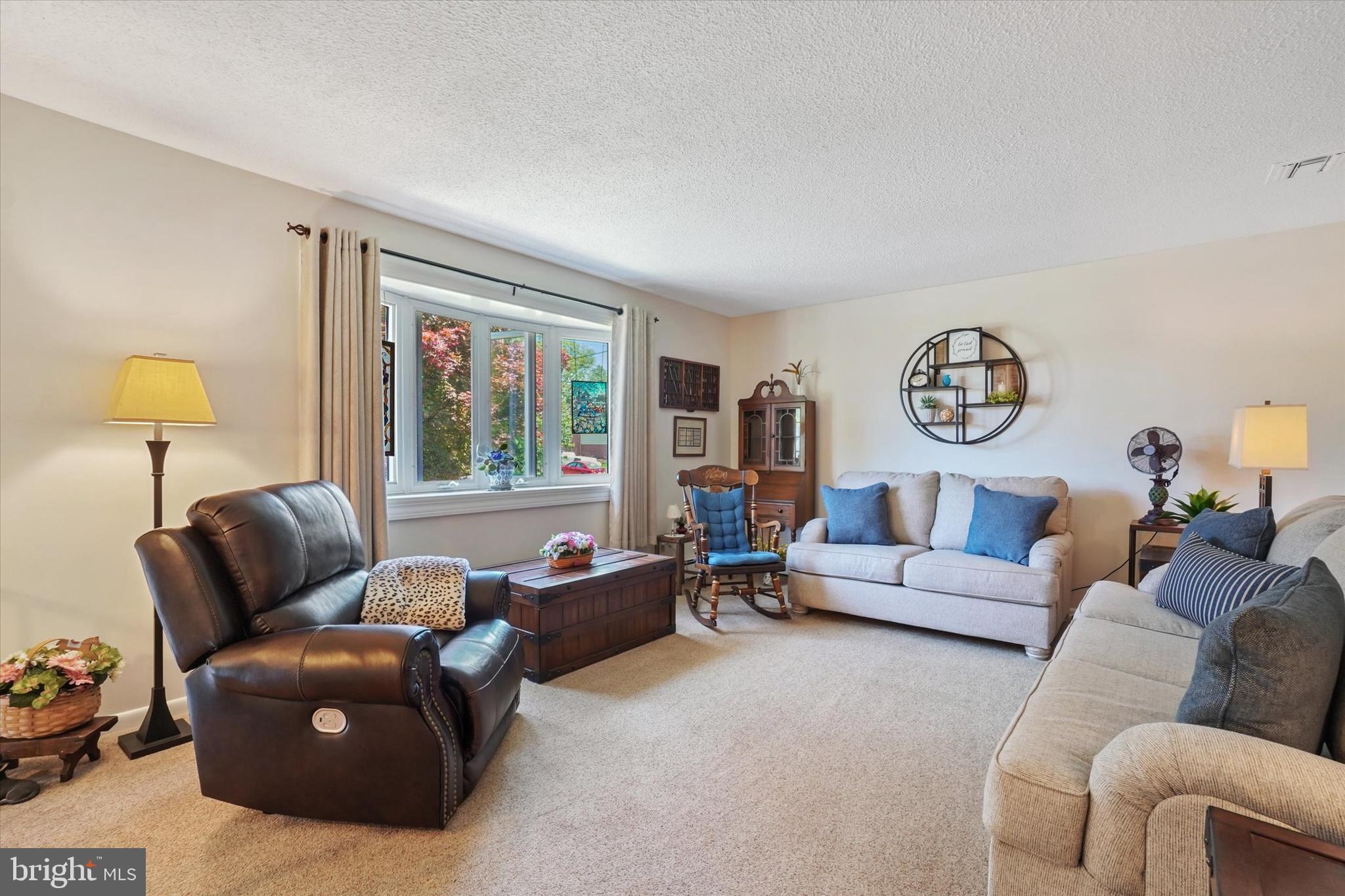 3550 Holly Road Dover, PA 17315 - Photo 4 of 36 Living Room