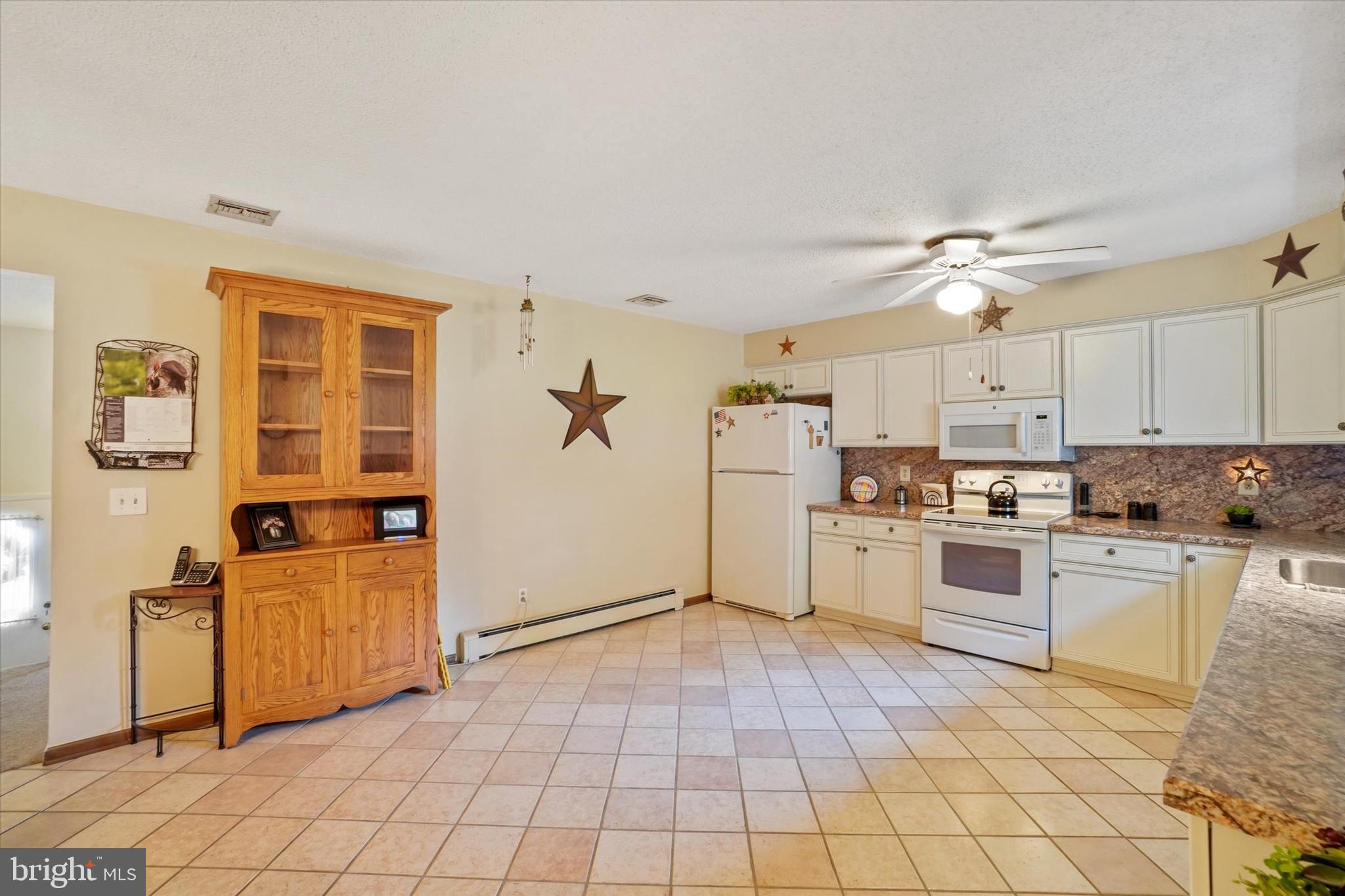 3550 Holly Road Dover, PA 17315 - Photo 10 of 36 Kitchen