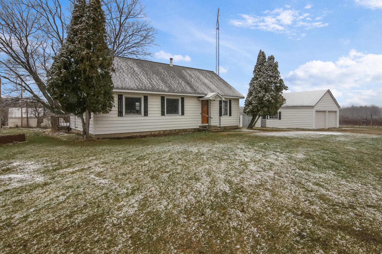940 South Eldridge Road Benzonia, MI 49616 - Photo 1 of 55 2-Scene-2