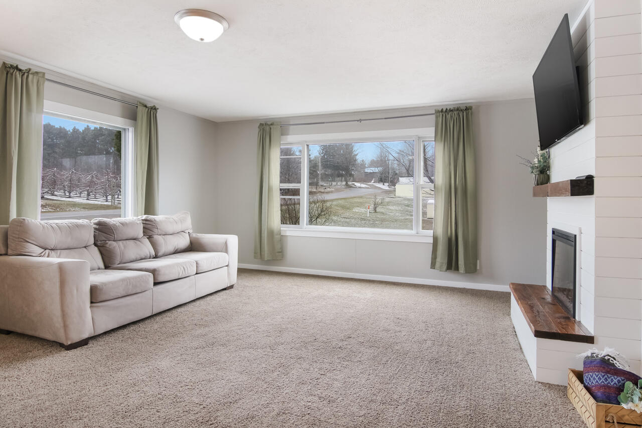 940 South Eldridge Road Benzonia, MI 49616 - Photo 11 of 55 11-Scene-11