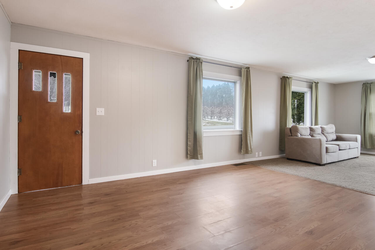 940 South Eldridge Road Benzonia, MI 49616 - Photo 16 of 55 16-Scene-16