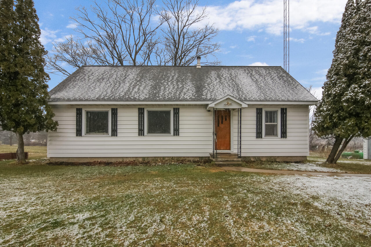 940 South Eldridge Road Benzonia, MI 49616 - Photo 2 of 55 1-Scene-1
