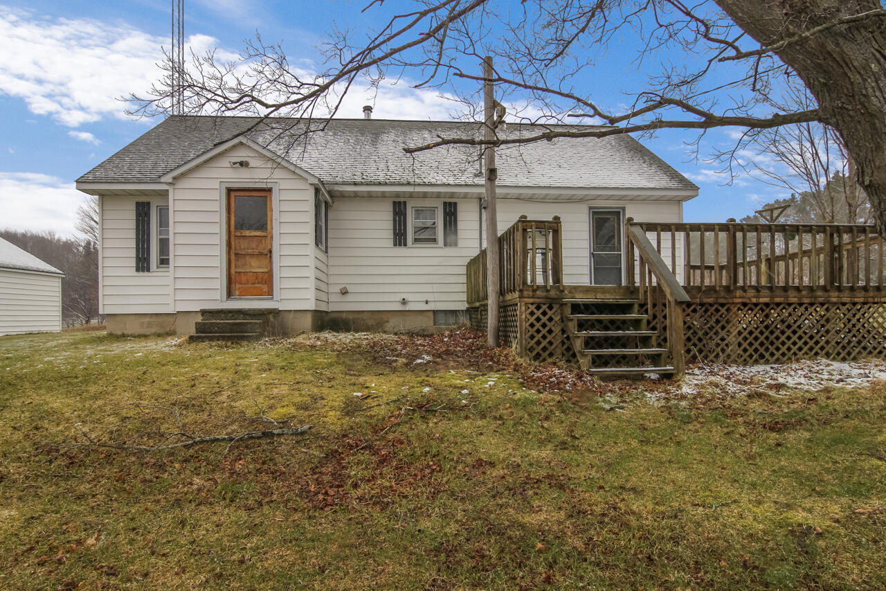 940 South Eldridge Road Benzonia, MI 49616 - Photo 4 of 55 4-Scene-4