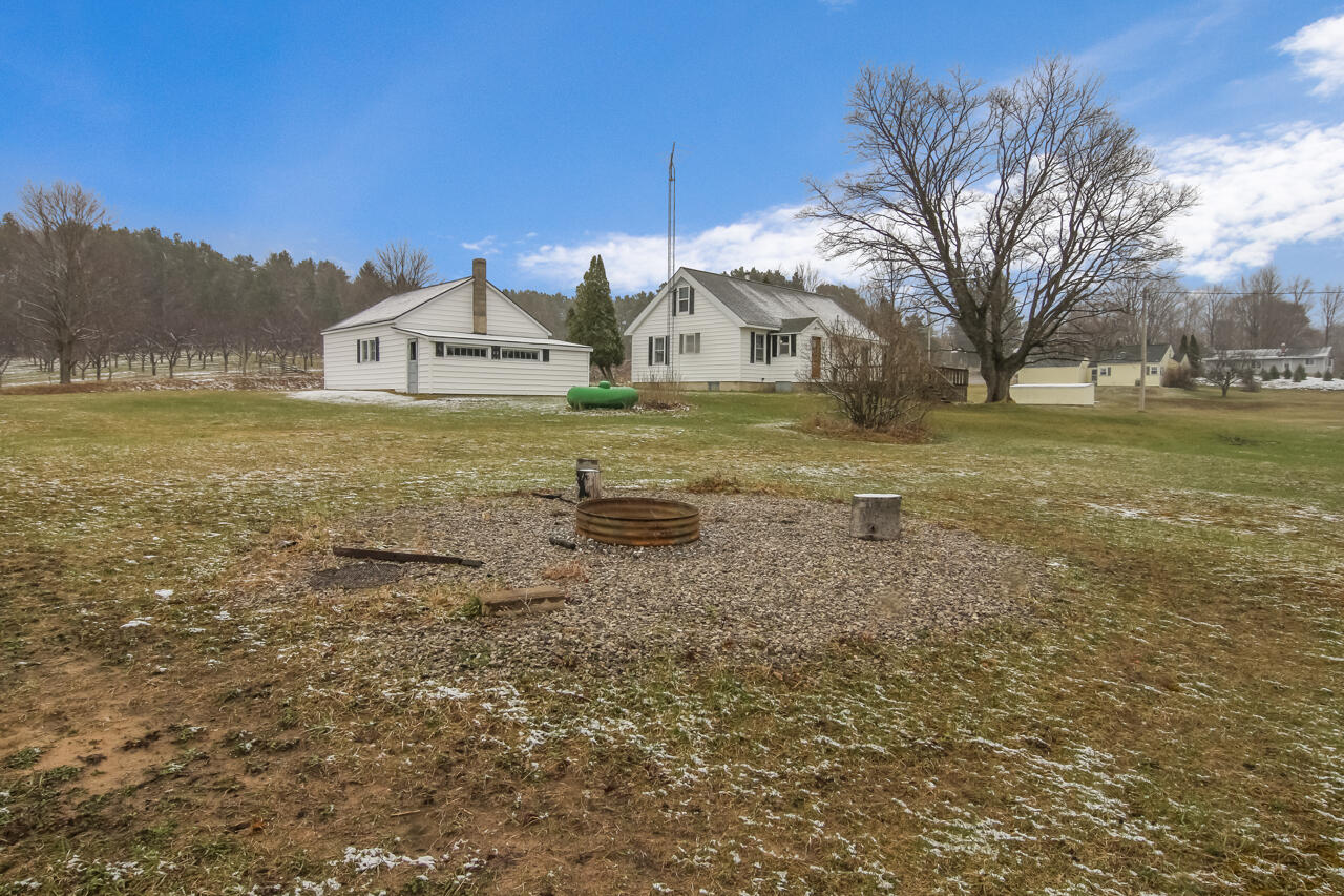 940 South Eldridge Road Benzonia, MI 49616 - Photo 6 of 55 6-Scene-6