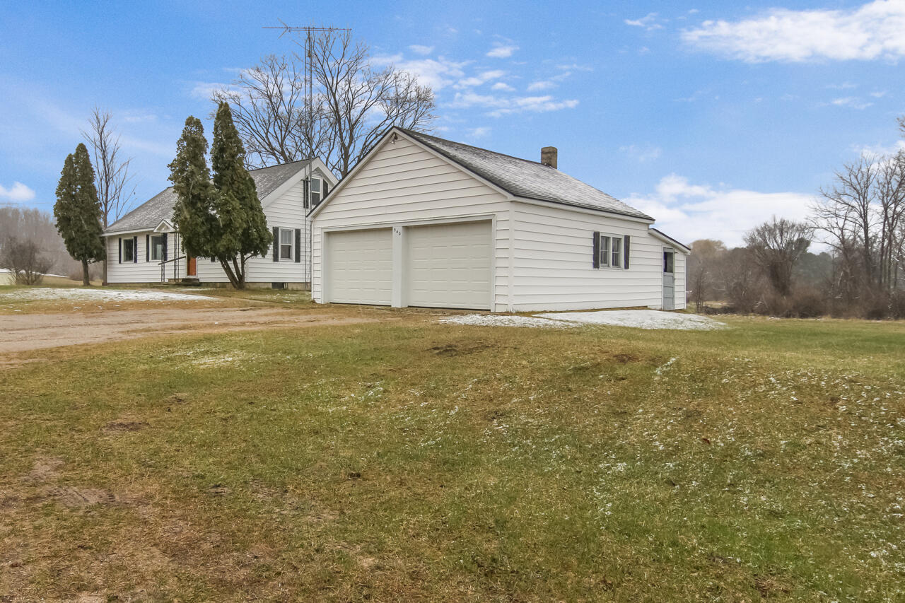 940 South Eldridge Road Benzonia, MI 49616 - Photo 7 of 55 7-Scene-7