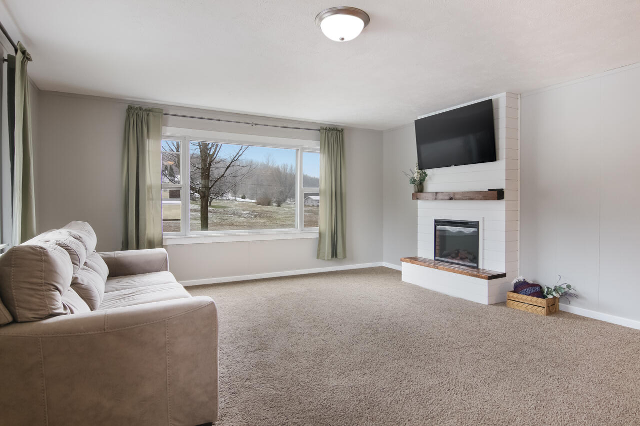 940 South Eldridge Road Benzonia, MI 49616 - Photo 9 of 55 9-Scene-9