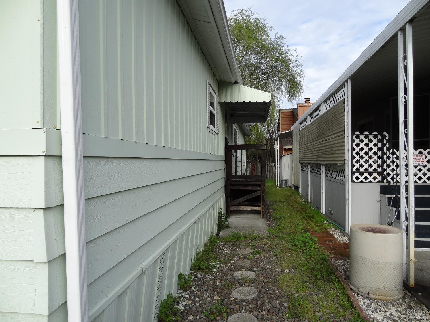 23 Tiffany Place, Unit 23 Santa Rosa, CA 95409 - Photo 2 of 6 side entry