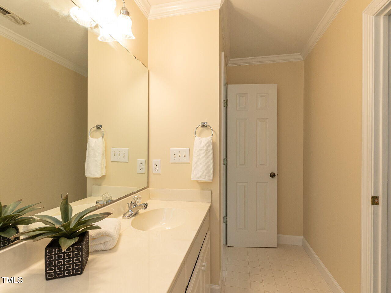5121 Salem Ridge Road Holly Springs, NC 27540 - Photo 23 of 48 039-1280x960-jack-n-jill-bath
