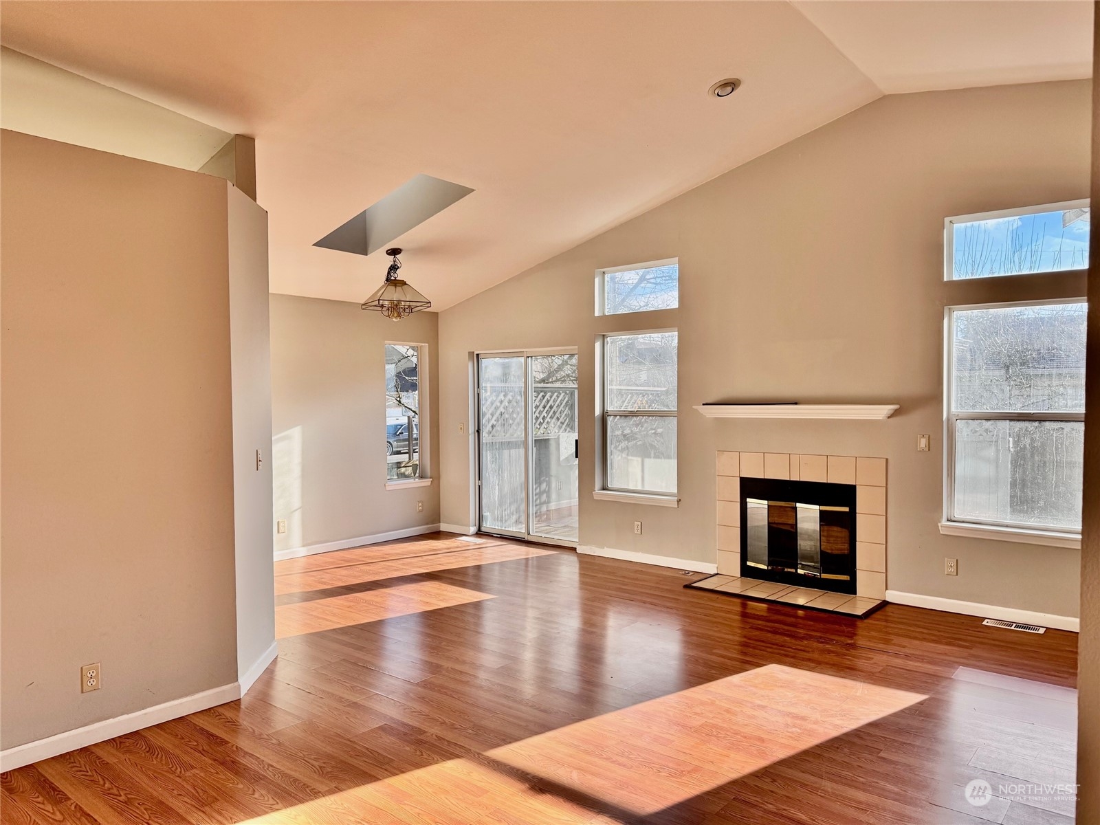4015 Northeast 7th Court Renton, WA 98056 - Photo 3 of 14