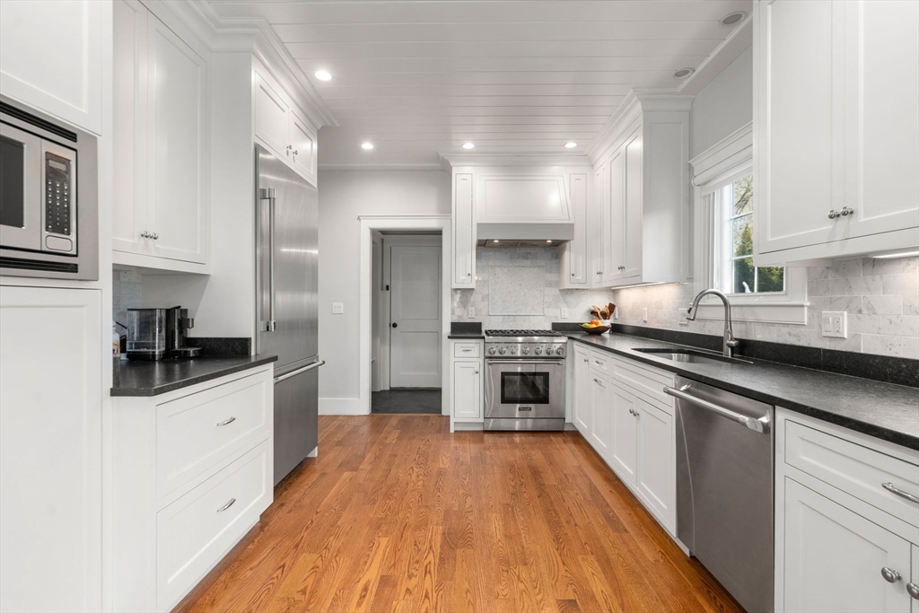 3 Strathmore Road Wellesley, MA 02482 - Photo 10 of 29