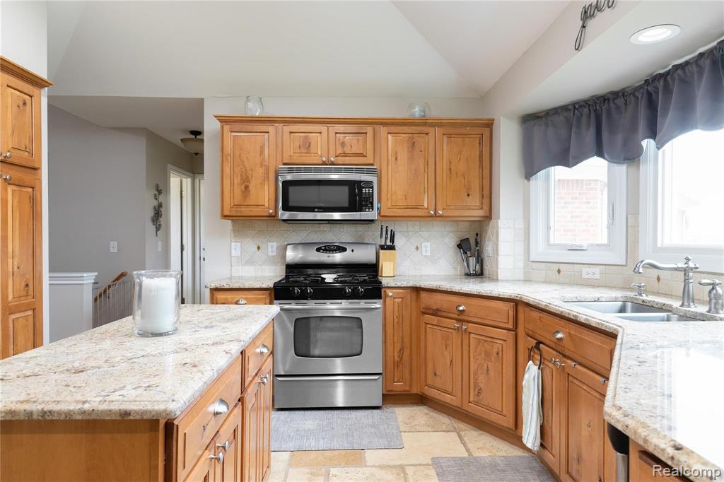 1625 Cochrane Road Allenton, MI 48002 - Photo 15 of 54