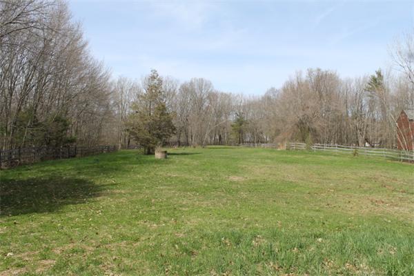 10 Old Common Road Sutton, MA 01590 - Photo 2 of 6 Gallery Image 2