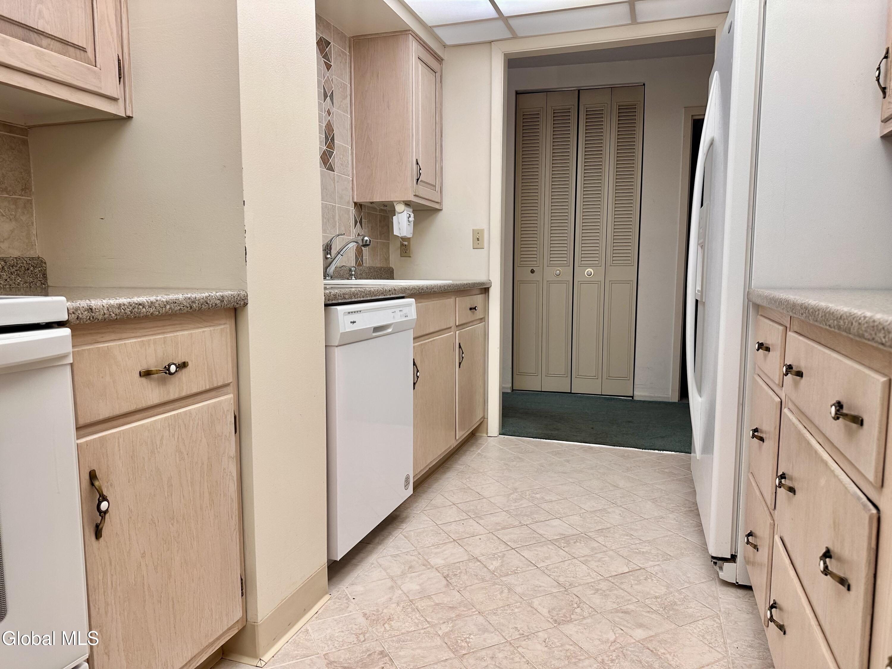 5 Riverside Drive, Unit 306 Binghamton, NY 13905 - Photo 11 of 18 Kitchenb