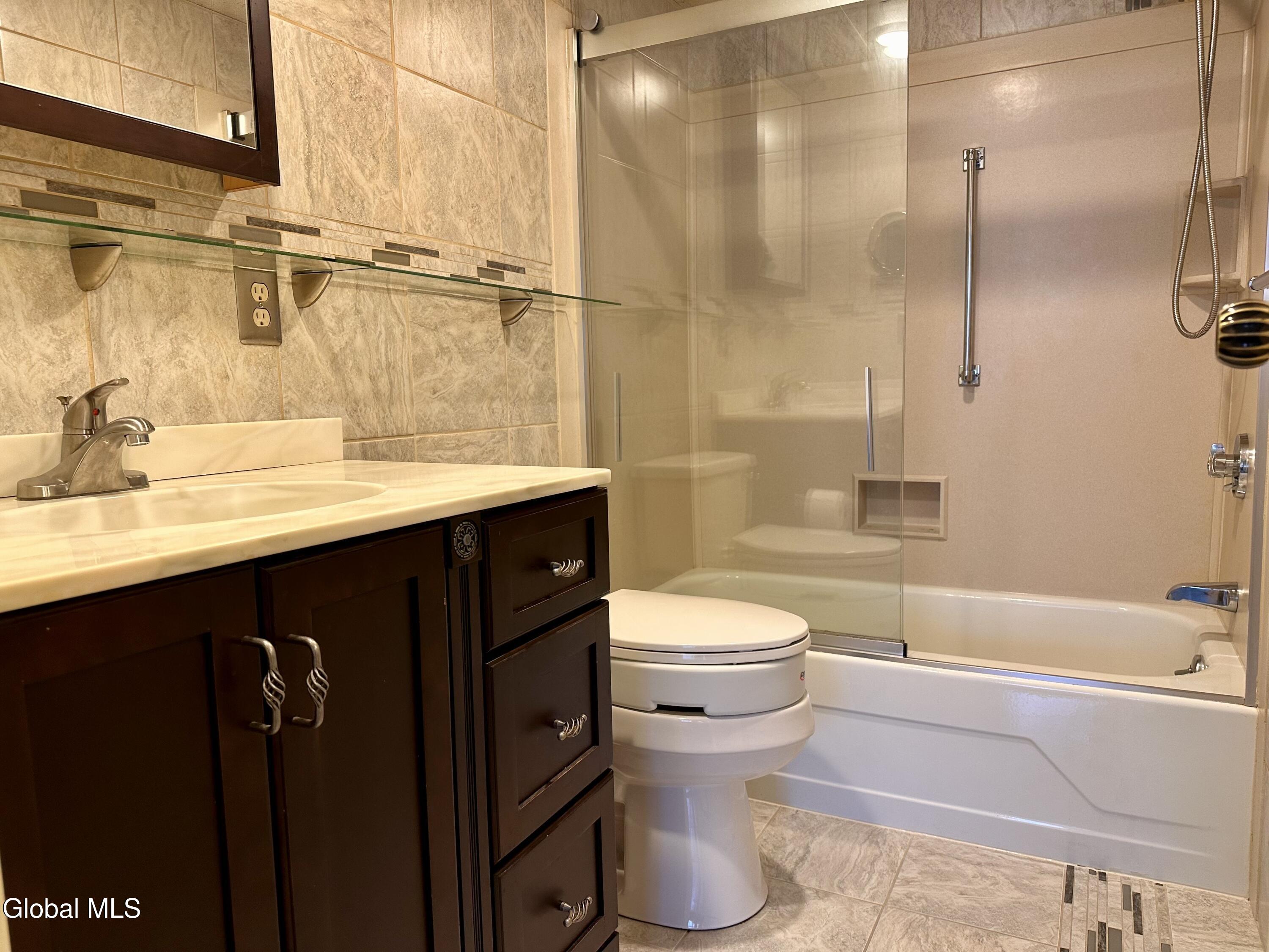 5 Riverside Drive, Unit 306 Binghamton, NY 13905 - Photo 15 of 18 Master_Bathc