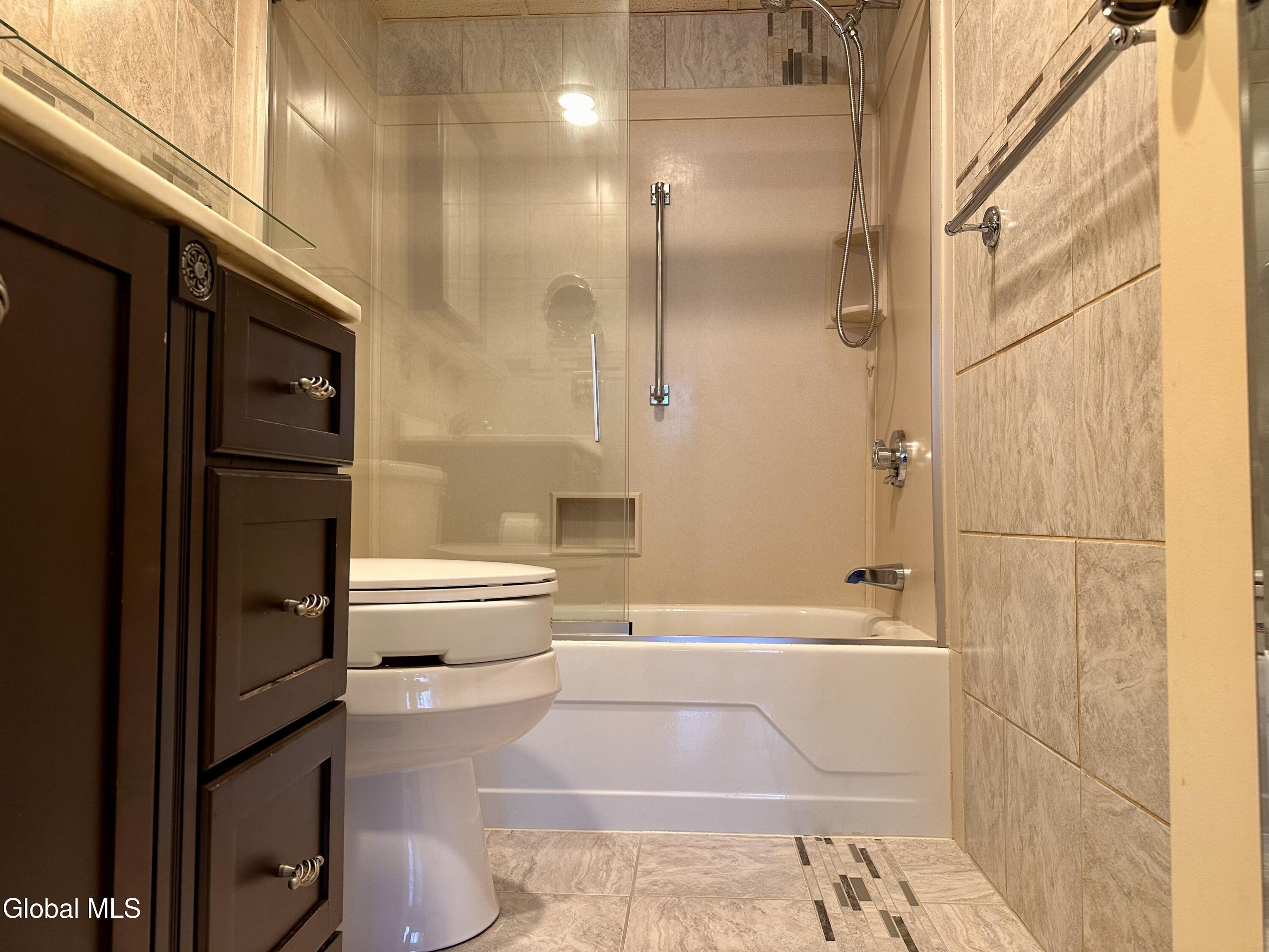 5 Riverside Drive, Unit 306 Binghamton, NY 13905 - Photo 16 of 18 Master_Batha