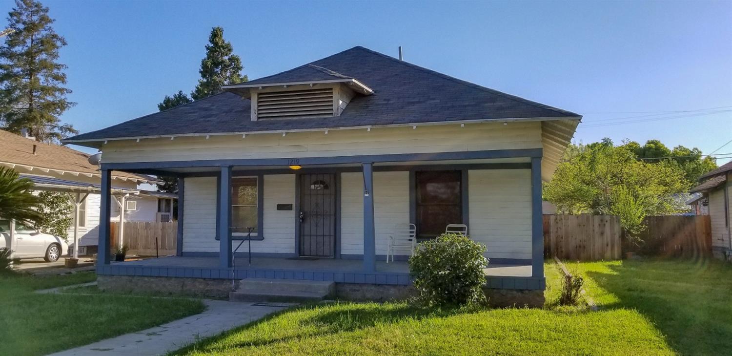 1219 D Street Reedley, CA 93654 - Photo 1 of 9