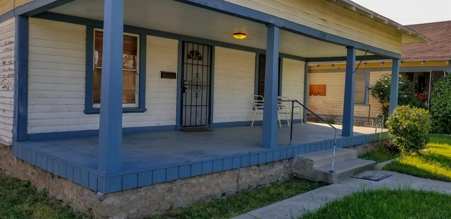 1219 D Street Reedley, CA 93654 - Photo 4 of 9
